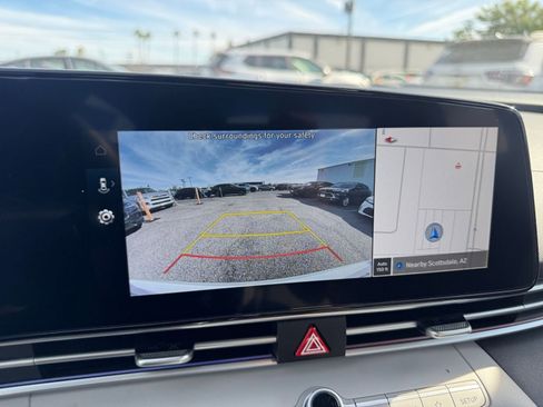 Used 2025 Hyundai Elantra Limited image 17