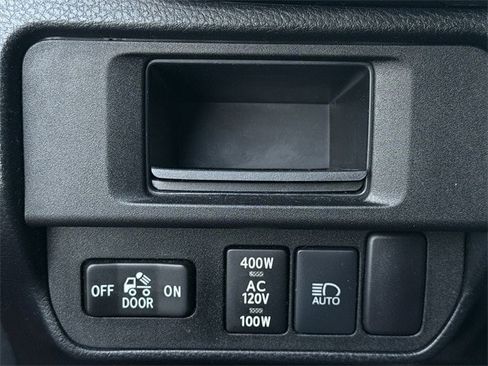 Used 2018 Toyota Tacoma TRD Sport image 23