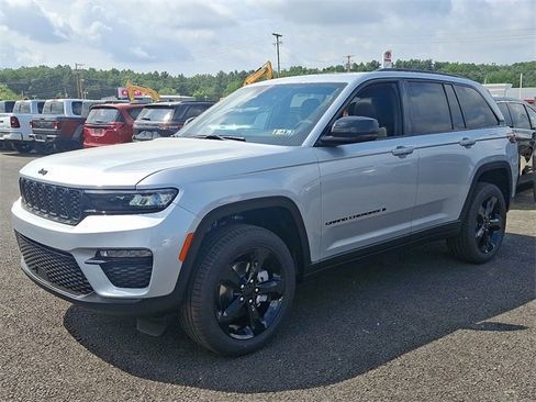 New 2025 Jeep Grand Cherokee Limited w/ Black Appearance Package image 3