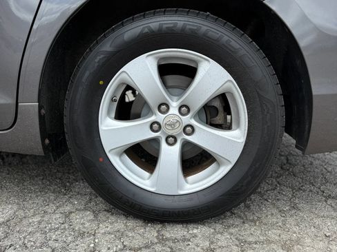Used 2011 Toyota Sienna LE FWD image 33