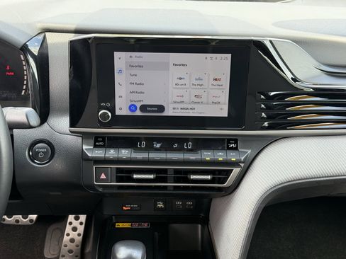Certified 2025 Toyota Camry SE FWD image 3