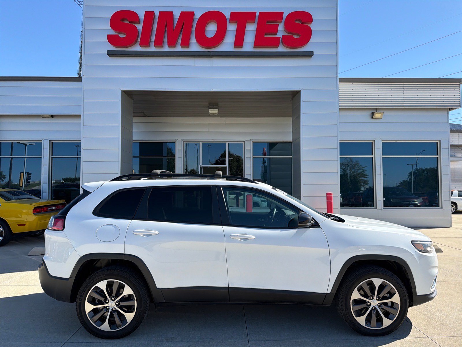 Used 2022 Jeep Cherokee Limited w/ Elite Package AWD/4WD image 1