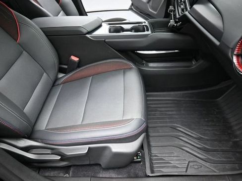 Used 2024 Chevrolet Equinox EV RS FWD image 28