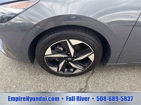 Used 2023 Hyundai Elantra Limited w/ Cargo Package FWD image 11