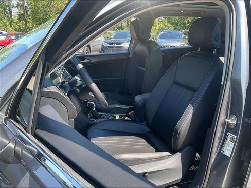 Used 2024 Volkswagen Tiguan SE w/ Panoramic Sunroof Package AWD/4WD image 10