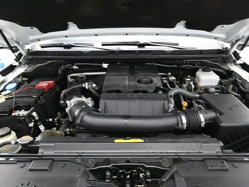 Used 2024 Nissan Frontier SV AWD/4WD image 5