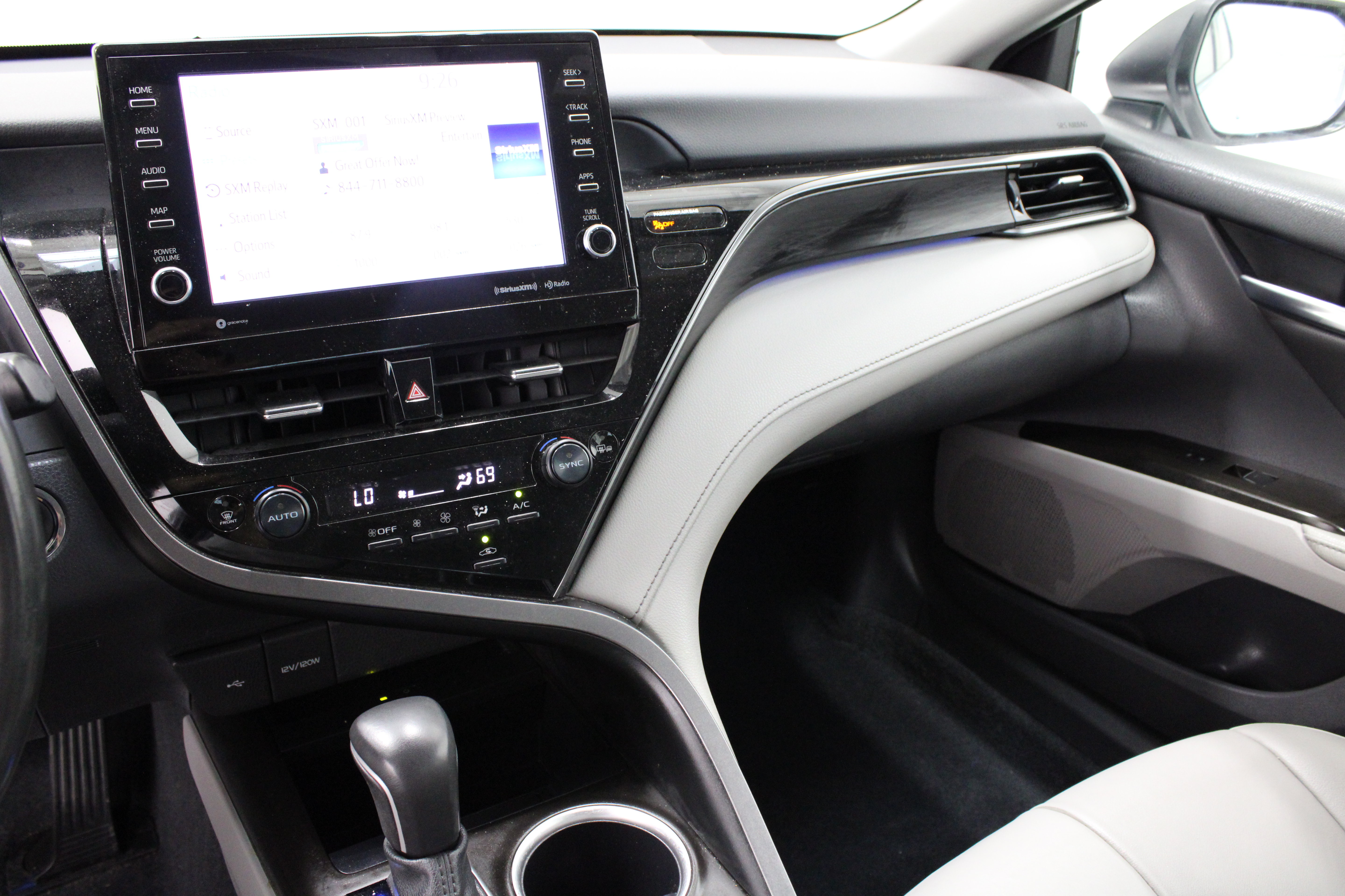 Used 2023 Toyota Camry XLE FWD image 16