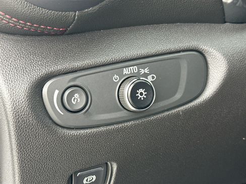 Used 2019 Chevrolet Blazer RS w/ Sun and Wheels Package FWD image 10