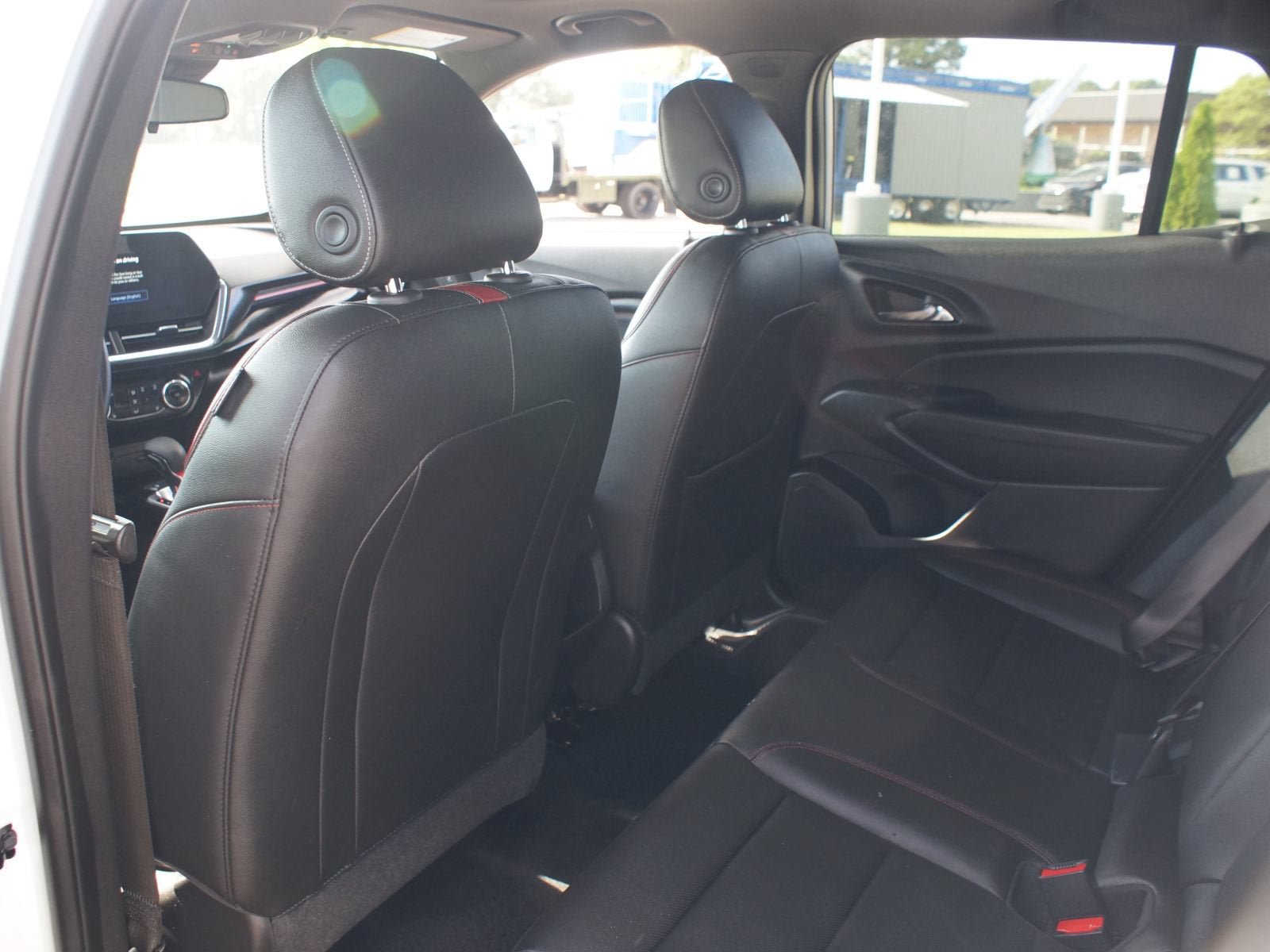 Used 2025 Chevrolet Trax RS w/ Sunroof Package FWD image 15