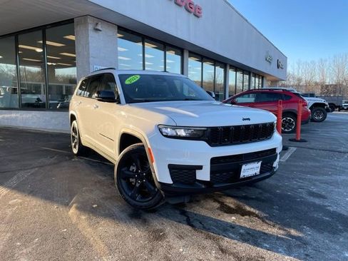 Used 2023 Jeep Grand Cherokee L Laredo image 3