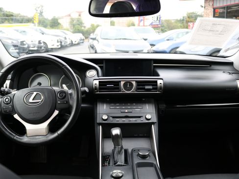 Used 2016 Lexus IS 200t image 31