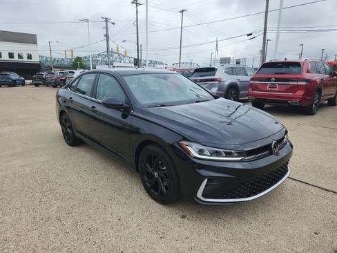 New 2025 Volkswagen Jetta SE image 7