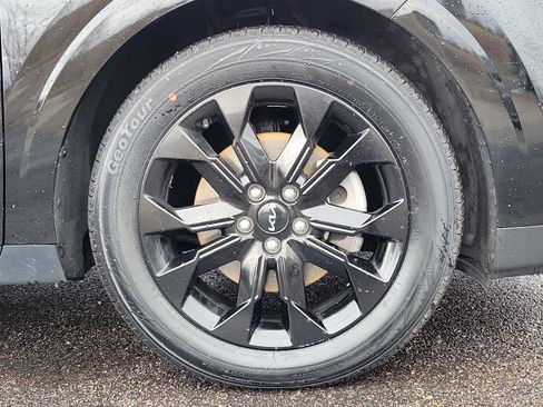 Used 2023 Kia Carnival SX image 5