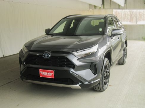 Used 2023 Toyota RAV4 SE image 24