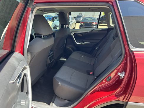 Used 2020 Toyota RAV4 XLE FWD image 17