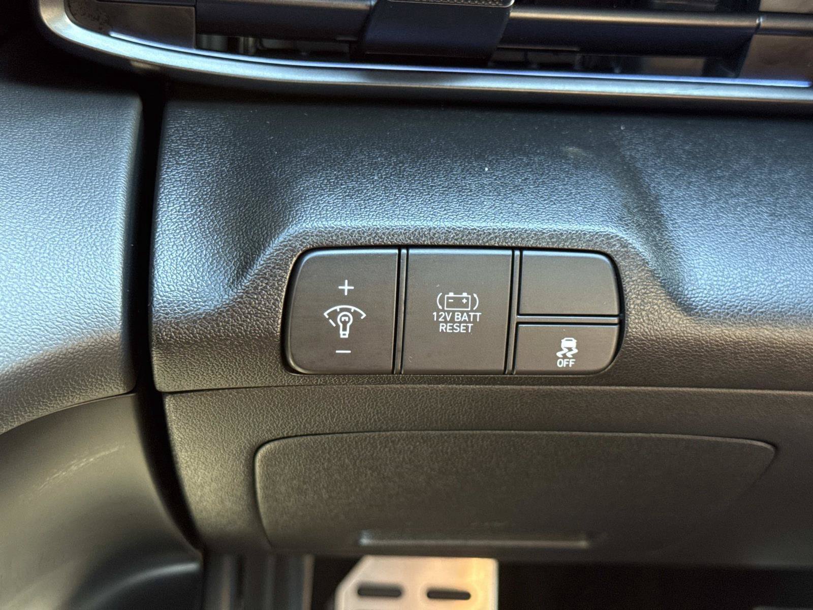 Certified 2025 Hyundai Elantra SEL FWD image 14
