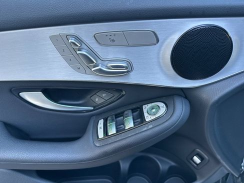 Used 2021 Mercedes-Benz GLC 300 4MATIC image 11