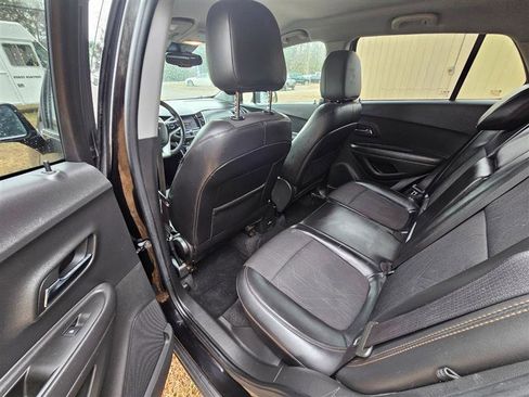 Used 2020 Chevrolet Trax LT w/ LT Convenience Package image 13