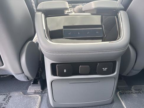 Used 2024 Lincoln Navigator Black Label image 18
