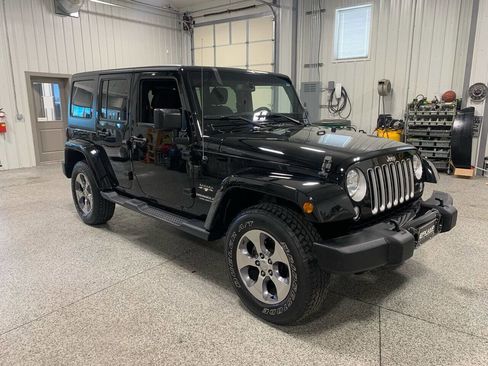 Used 2016 Jeep Wrangler Unlimited Sahara w/ Connectivity Group image 8