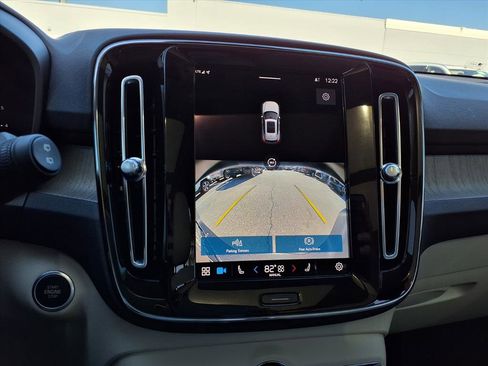 Certified 2023 Volvo XC40 B4 Plus w/ Driver Assist Package image 27