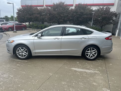 Used 2013 Ford Fusion SE FWD image 8