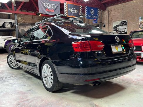 Used 2011 Volkswagen Jetta SEL FWD image 6