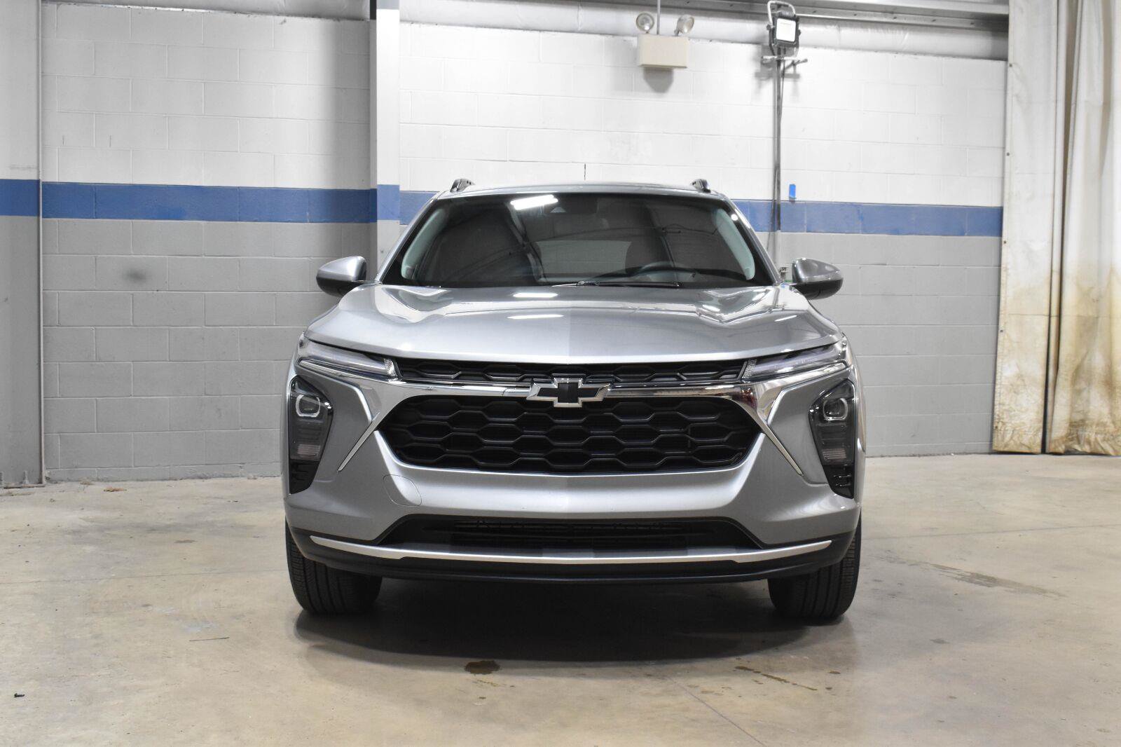 Used 2025 Chevrolet Trax LT w/ LT Convenience Package FWD image 29
