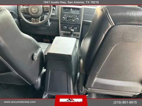 Used 2012 Jeep Liberty Sport image 13