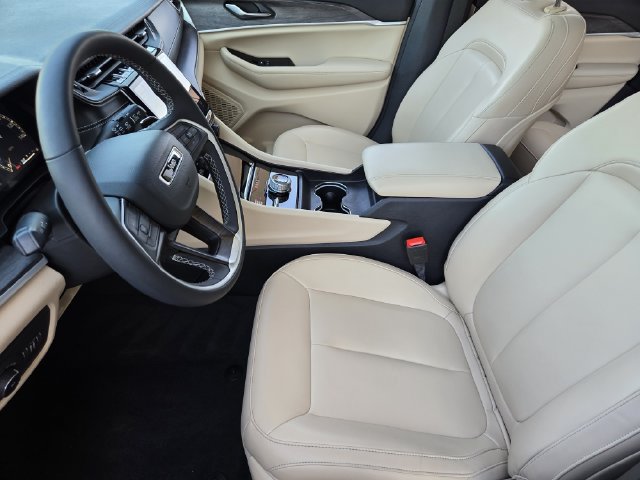 Used 2023 Jeep Grand Cherokee Limited AWD/4WD image 14