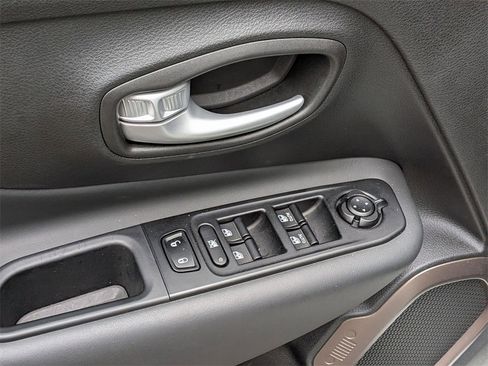 Used 2023 Jeep Renegade Latitude w/ Sun/Sound Group image 10