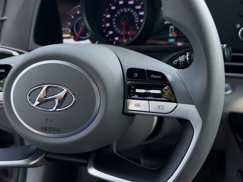 Used 2022 Hyundai Elantra SEL FWD image 13