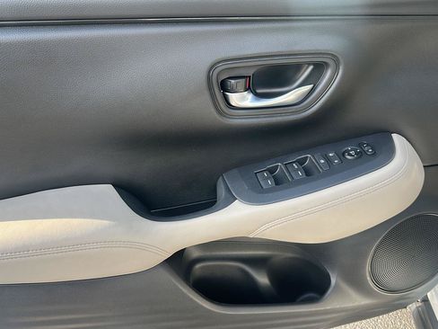 Used 2025 Honda HR-V LX image 11