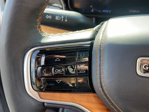 Used 2024 Jeep Grand Wagoneer Series III image 15