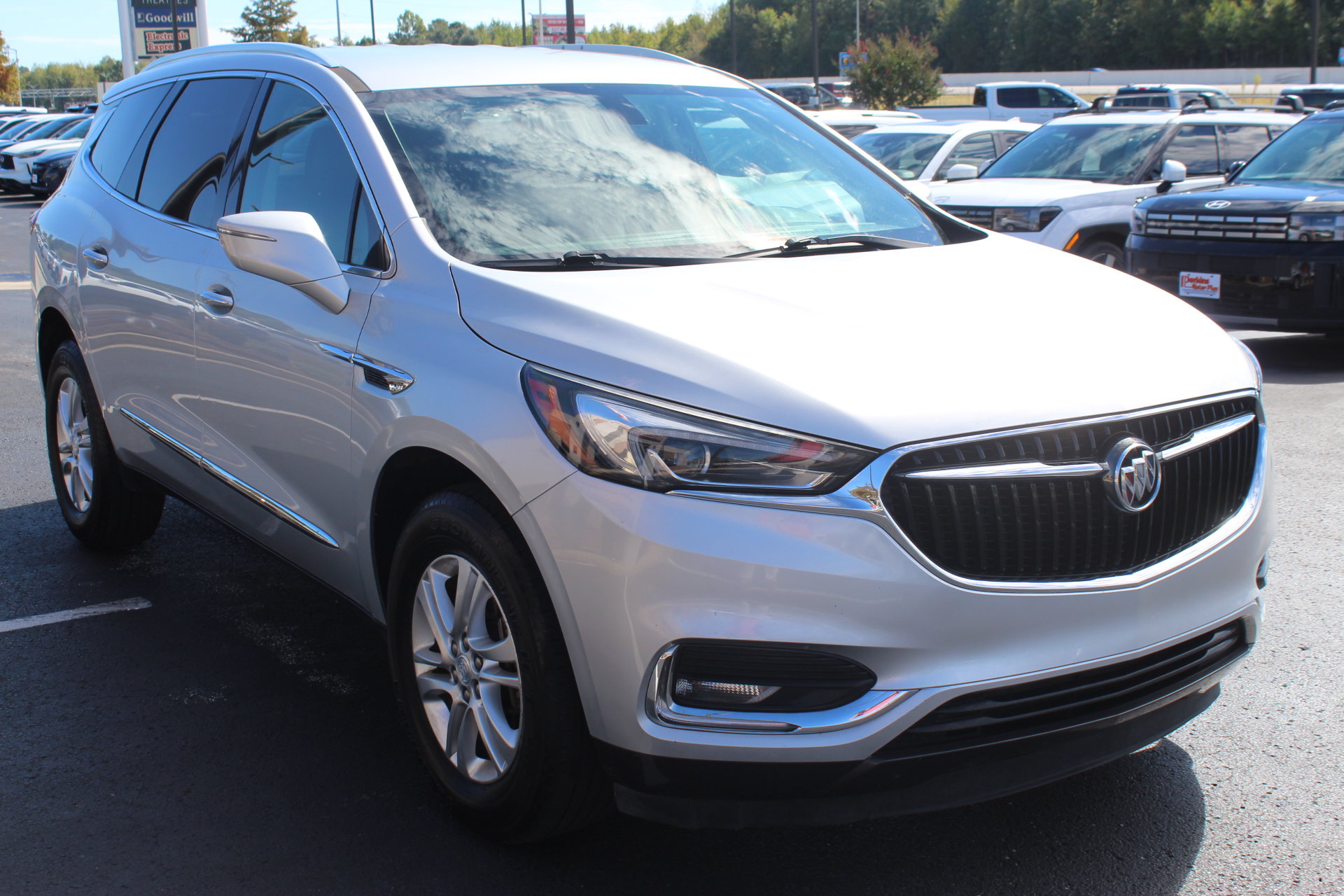 Used 2020 Buick Enclave Essence FWD image 4