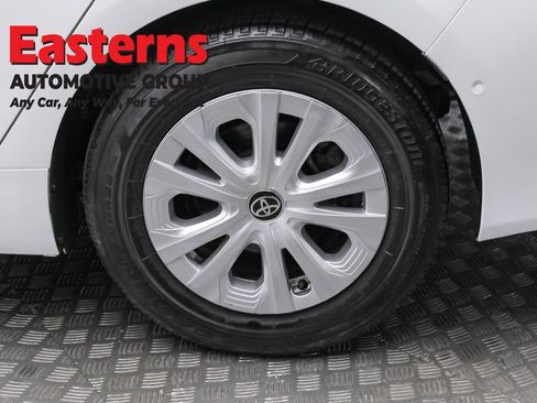 Used 2022 Toyota Prius LE image 8