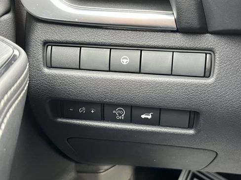 Used 2023 Nissan Rogue SV w/ SV Premium B Package image 36