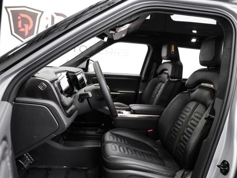Used 2024 Rivian R1S Adventure AWD/4WD image 32