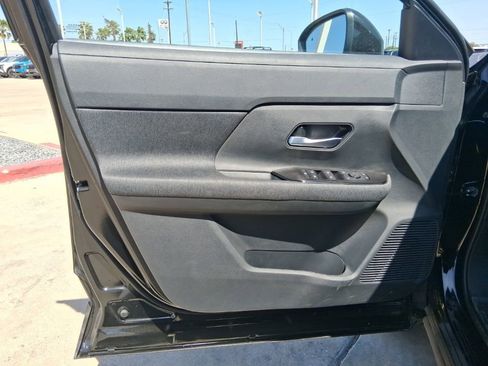 New 2026 Nissan Kicks SV w/ SV Premium Package FWD image 21