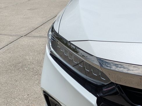 Used 2022 Honda Accord Sport image 9