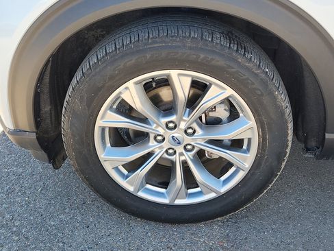 Used 2023 Ford Explorer Limited image 7