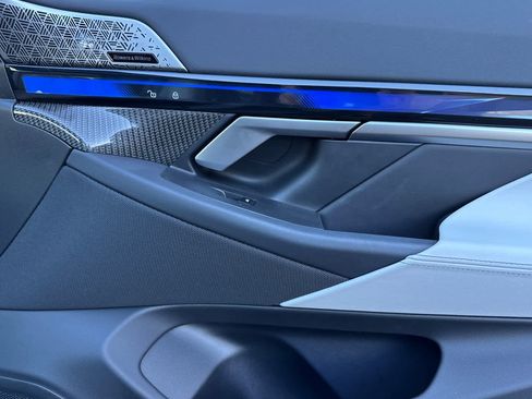 Used 2025 BMW M5 w/ Carbon Package image 18