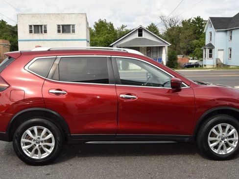 Used 2018 Nissan Rogue SV AWD/4WD image 16