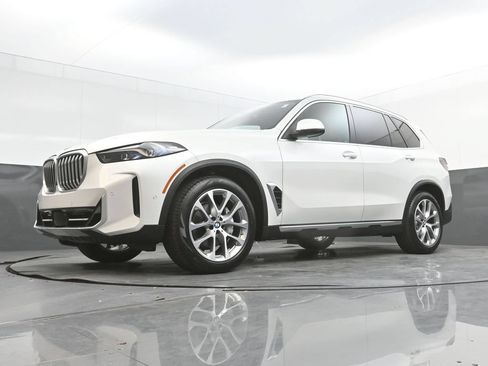 Certified 2024 BMW X5 xDrive40i w/ Premium Package AWD/4WD image 42