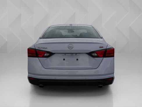 Used 2024 Nissan Altima 2.5 SR w/ SR Premium Package FWD image 4