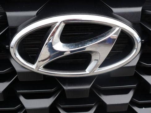 Used 2021 Hyundai Santa Fe SE AWD/4WD image 9