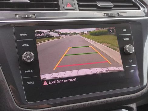 Used 2021 Volkswagen Tiguan SE AWD/4WD image 37