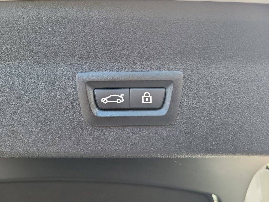 Used 2020 BMW X4 xDrive30i w/ Premium Package AWD/4WD image 12