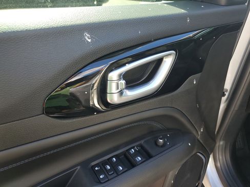 New 2026 Jeep Compass Latitude image 9