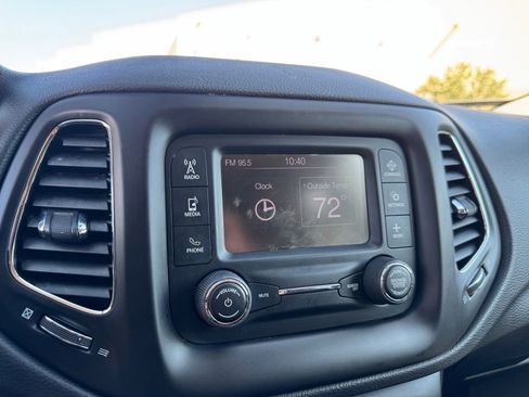 Used 2018 Jeep Compass Latitude FWD image 26